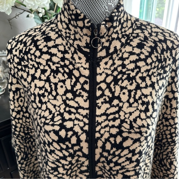 Grace the Perfect Fit Animal Print Zip Poncho Sweater – Size L - Picture 4 of 16
